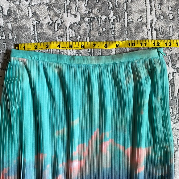 Yumi pleated mountain scene midi skirt - Picture 6 of 8